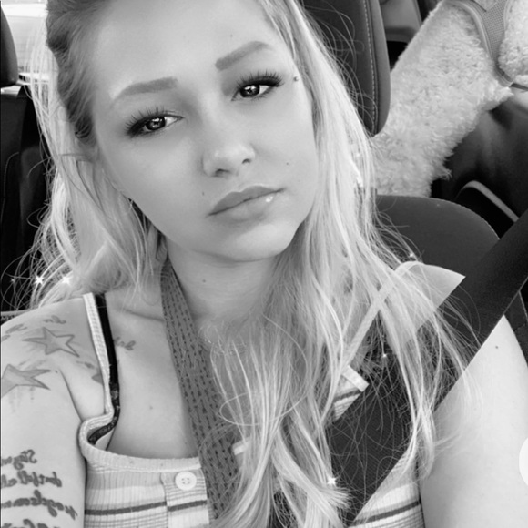 Meet your Posher, Erica - Picture 3 of 7